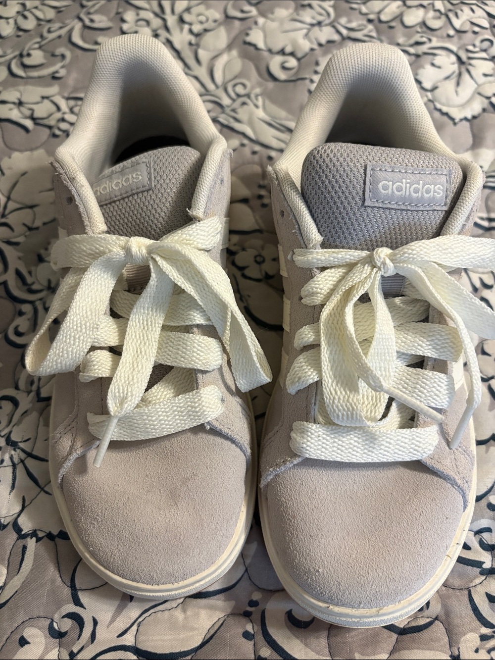 Adidas grand Court 00’s kids court shoe size 2
